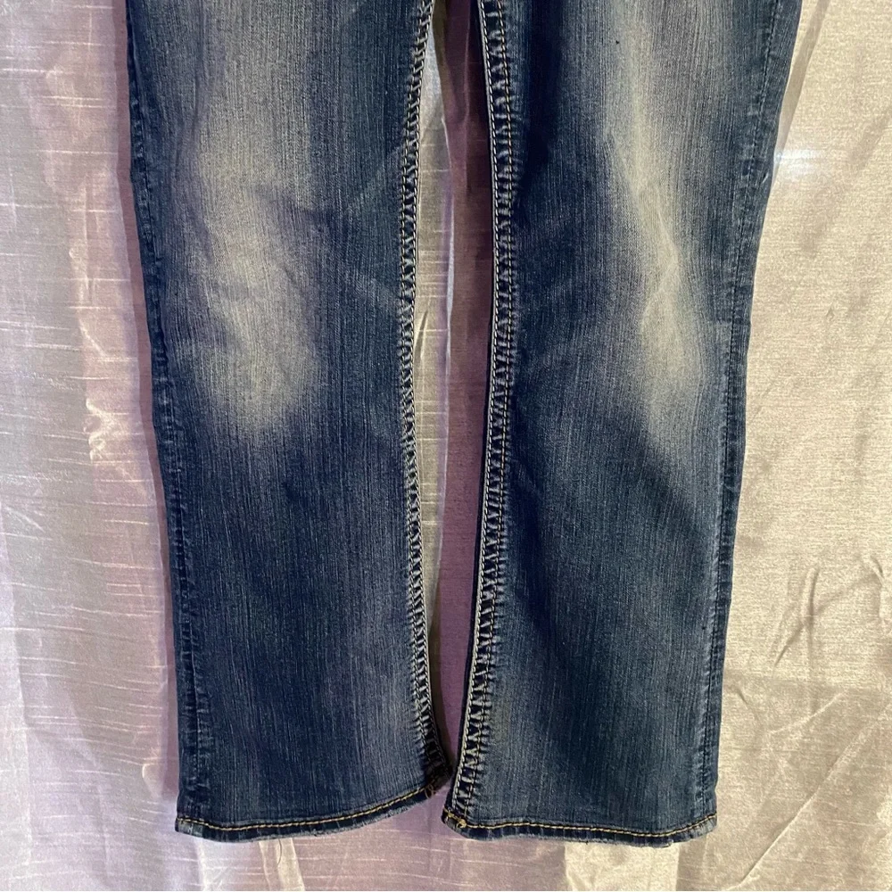 Silver Jeans Suki, boot cut,midrise, distressed 31” waist 27” inseam  8 1/2”rise - Picture 7 of 13